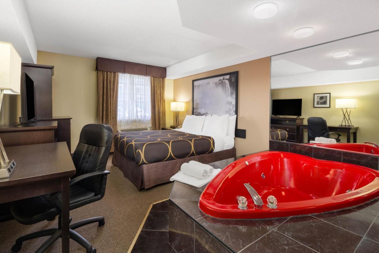 Super 8 By Wyndham By The Falls Hotel
