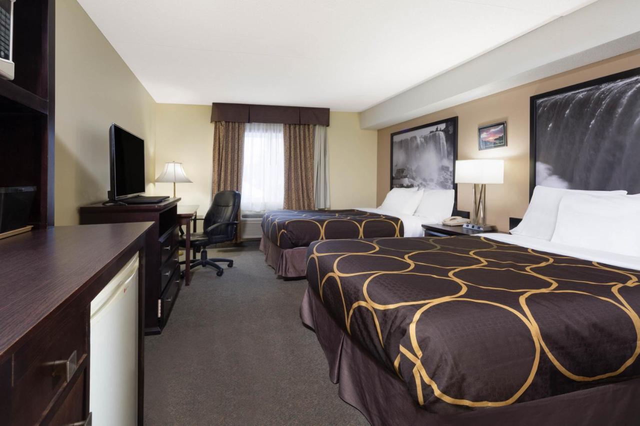Super 8 By Wyndham By The Falls 2*