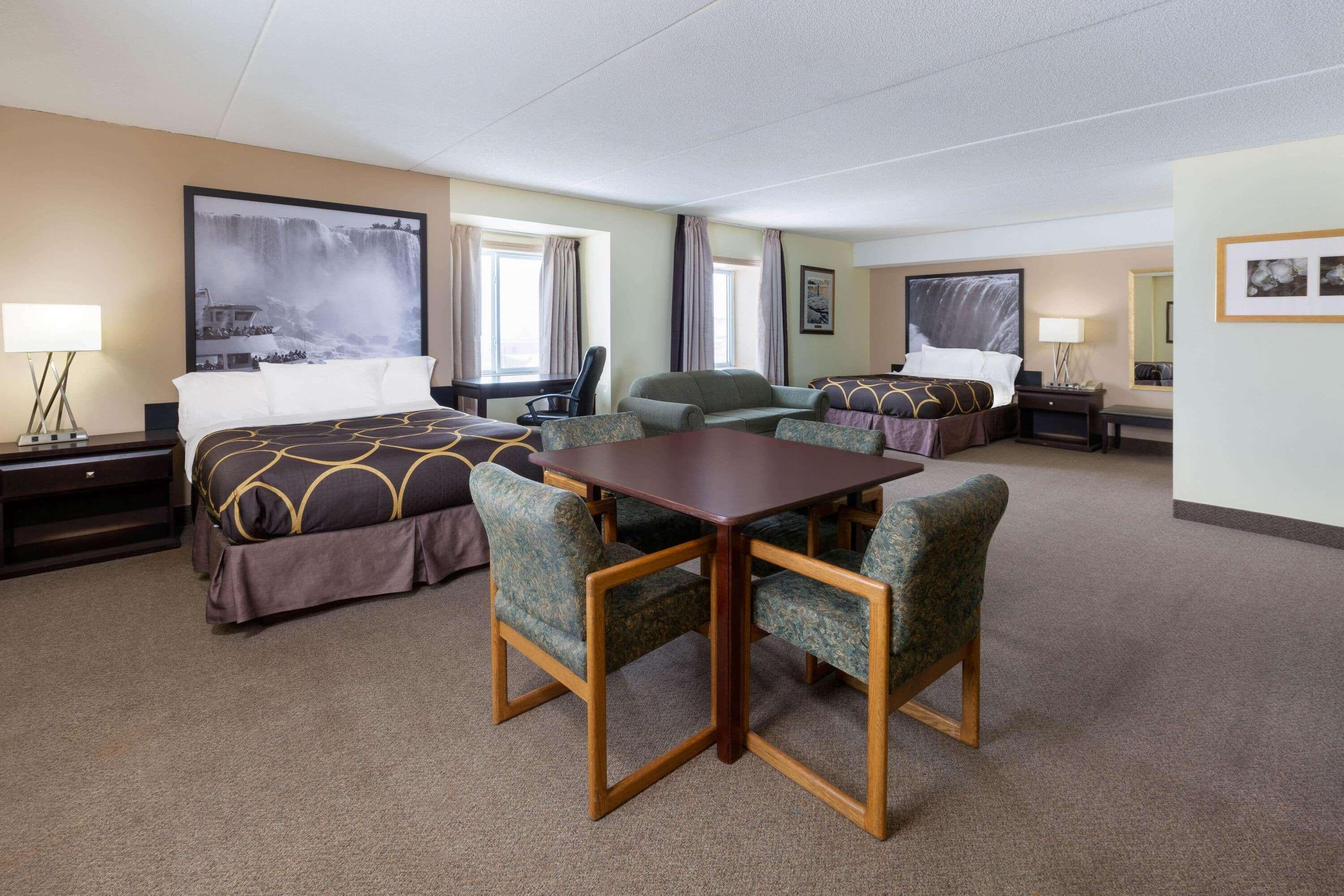 Super 8 By Wyndham By The Falls
