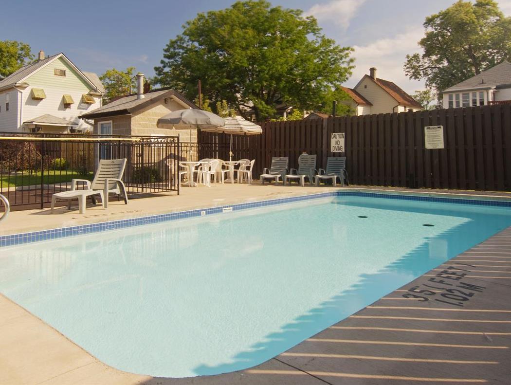 Hotel Super 8 By Wyndham By The Falls 2*