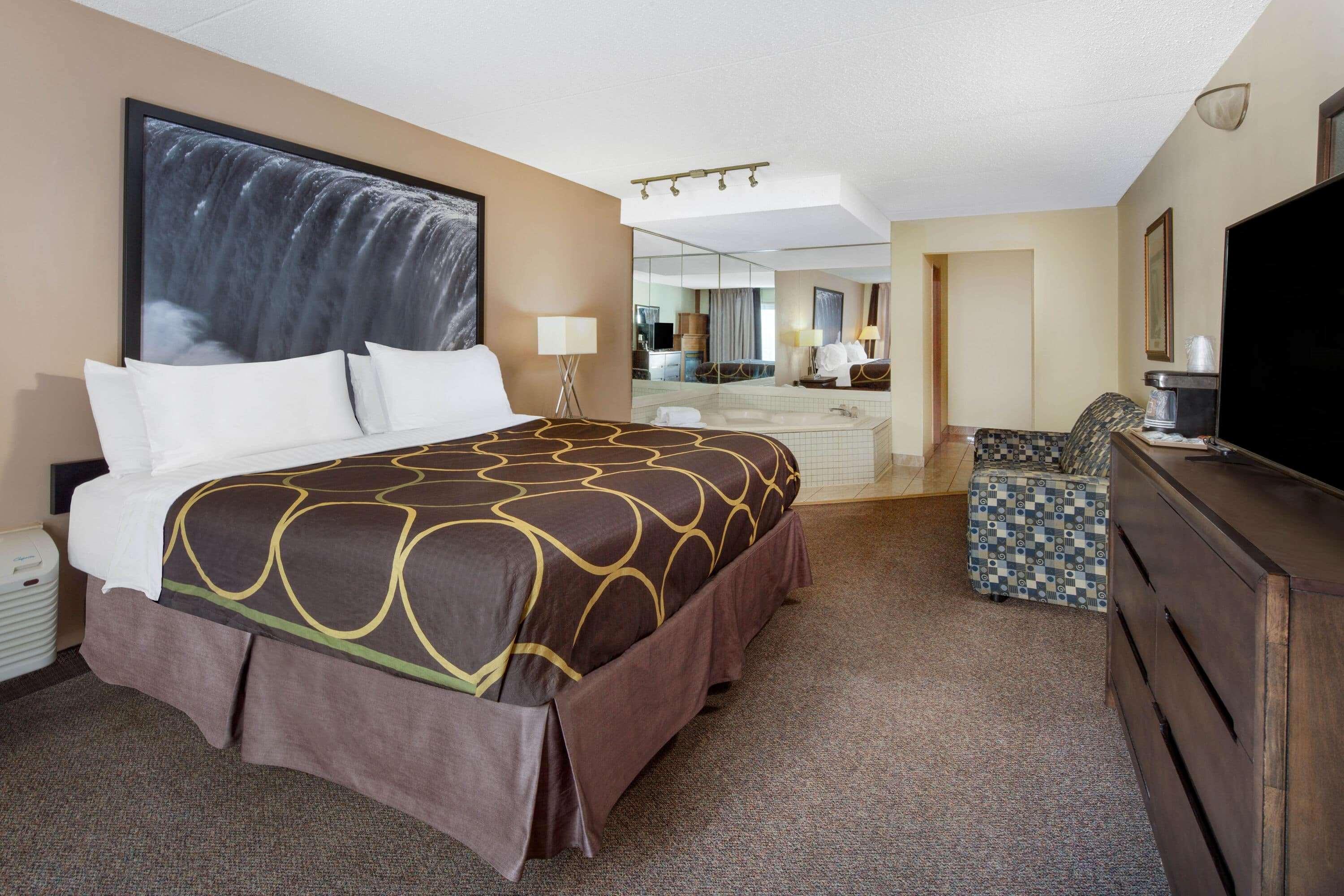 Hotel Super 8 By Wyndham By The Falls