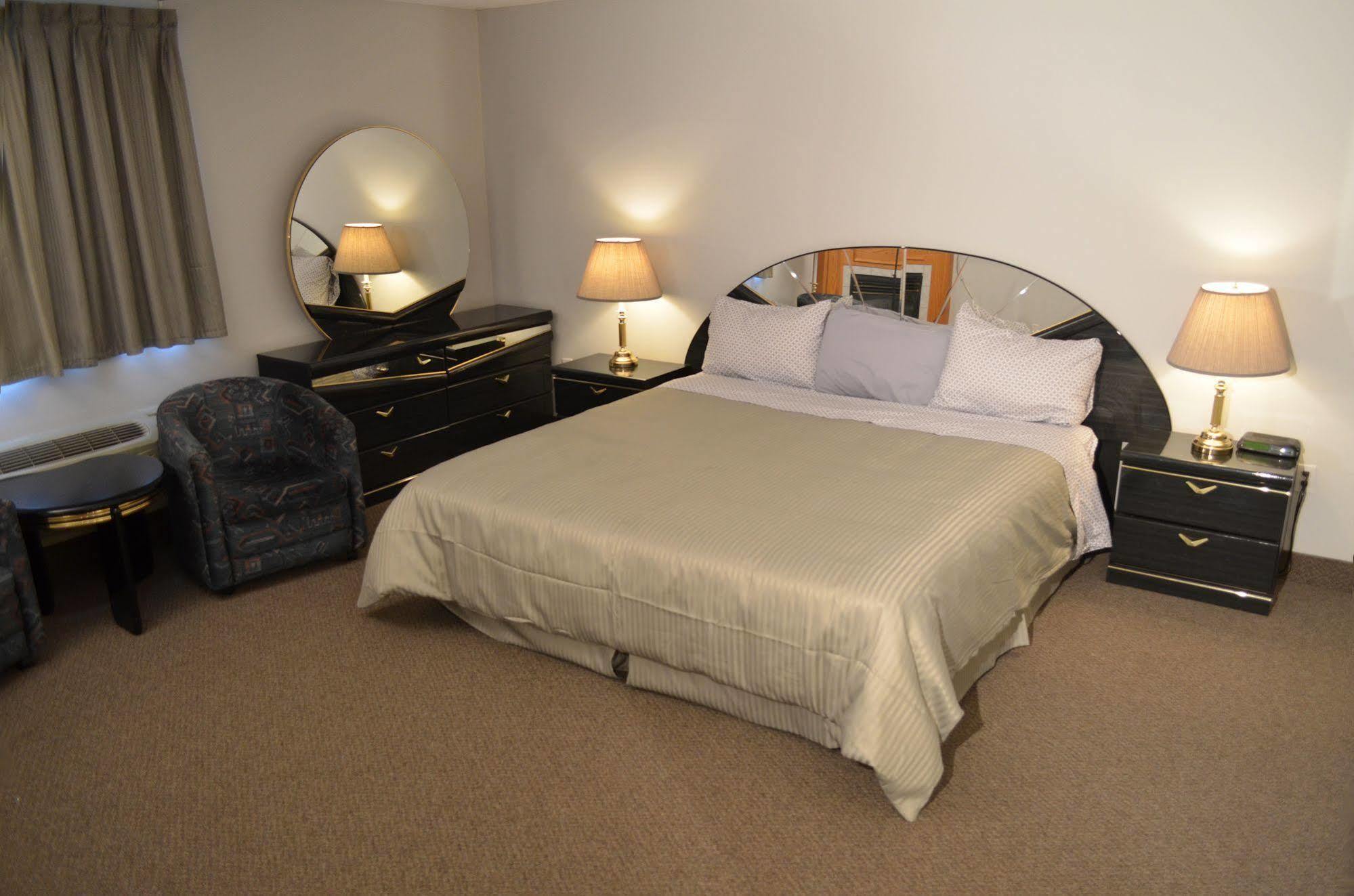 Hotel Super 8 By Wyndham By The Falls 2*